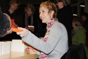 amelie-fried-beim-signieren-kasi-253092